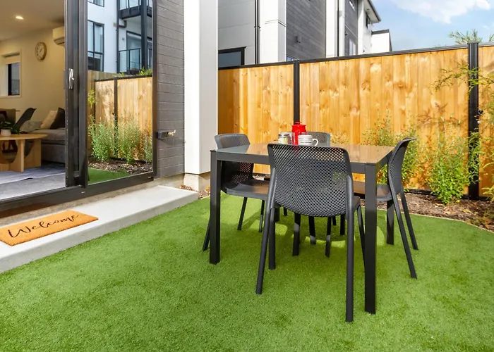 Stylish Cbd Escape 2Br Townhouse